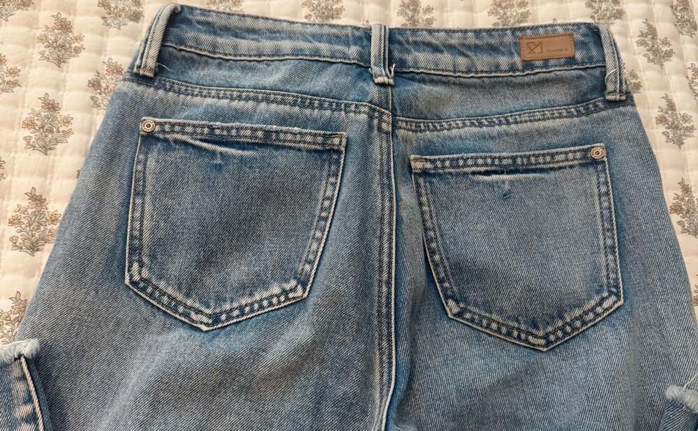 Distressed Jeans - Picture 5 of 5